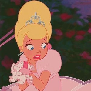 Meet your Posher, Larissa